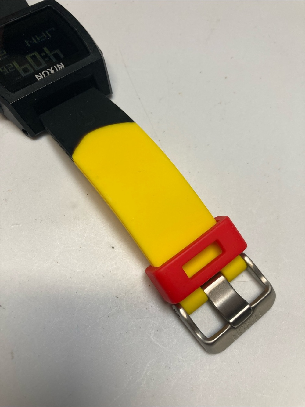 Nixon Base Tide, Rasta red green yellow color way, rare, new battery, Digital - Picture 5 of 16